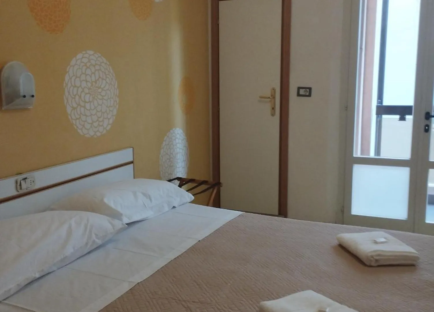 Smile Beach Hotel Nuova Gestione Riccione